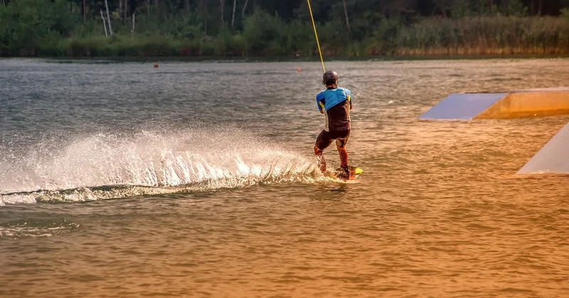 Activités nautiques et bases de plein air aux alentours